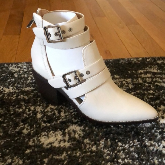 bcbg dani bootie